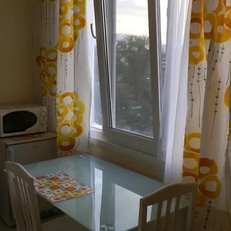 Snug Near Airport And Metro Apartamento