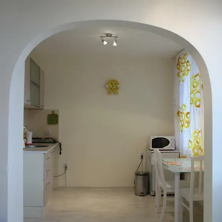 Snug Near Airport And Metro Apartmán Sofie