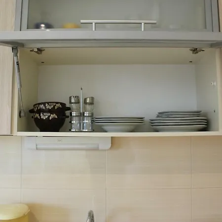 Snug Near Airport And Metro Apartament *