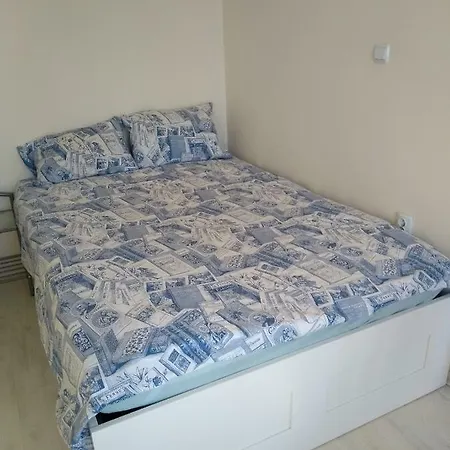 Apartament Snug Near Airport And Metro
